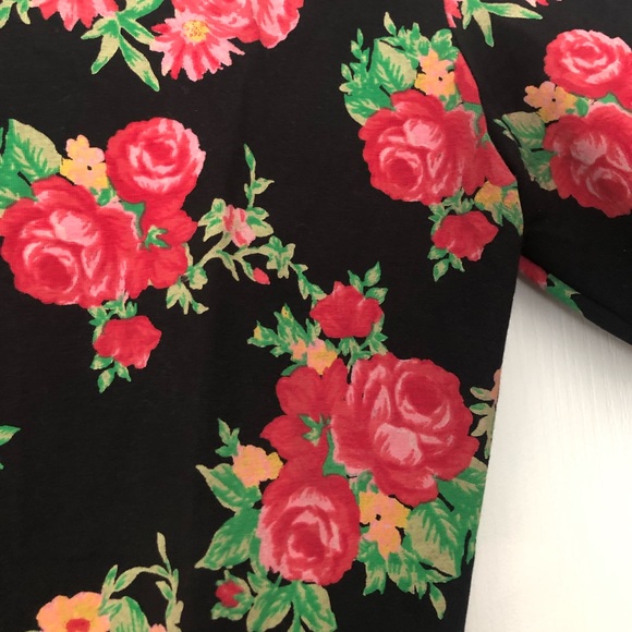 Guess Rose Low Back Scoop Neck Top - Picture 4 of 5